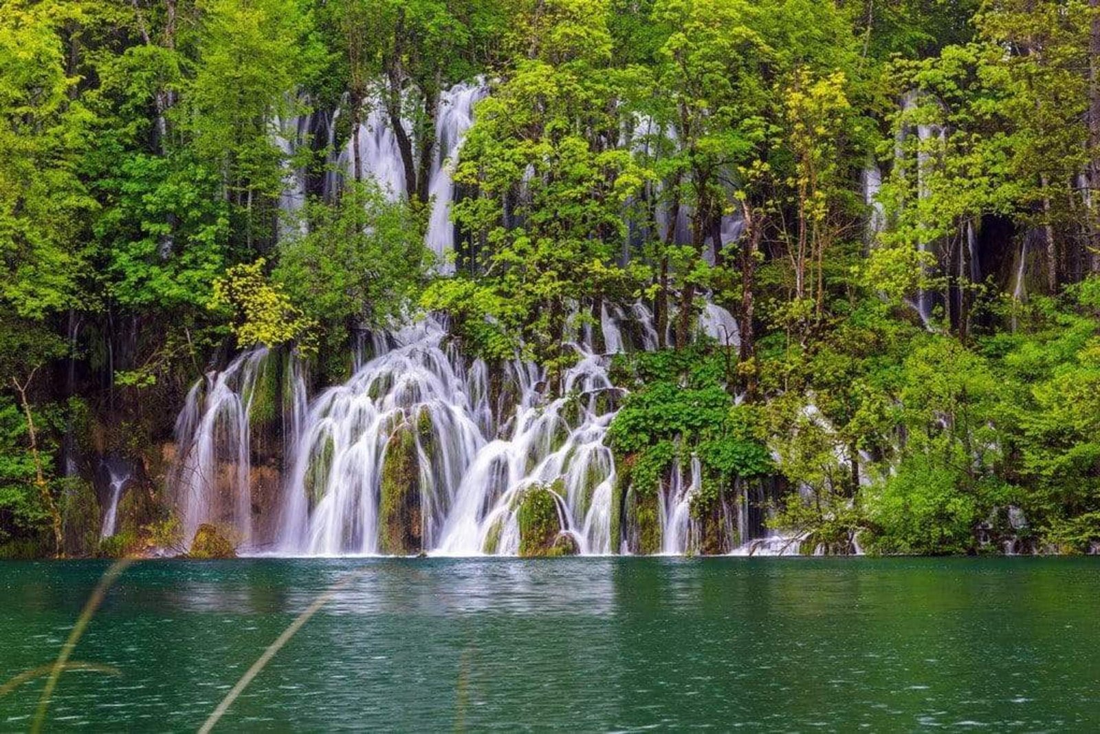 Fotobehang - Plitvice Lakes 375x250cm - Vliesbehang 1 Fotobehang - Plitvice Lakes 375x250cm - Vliesbehang
