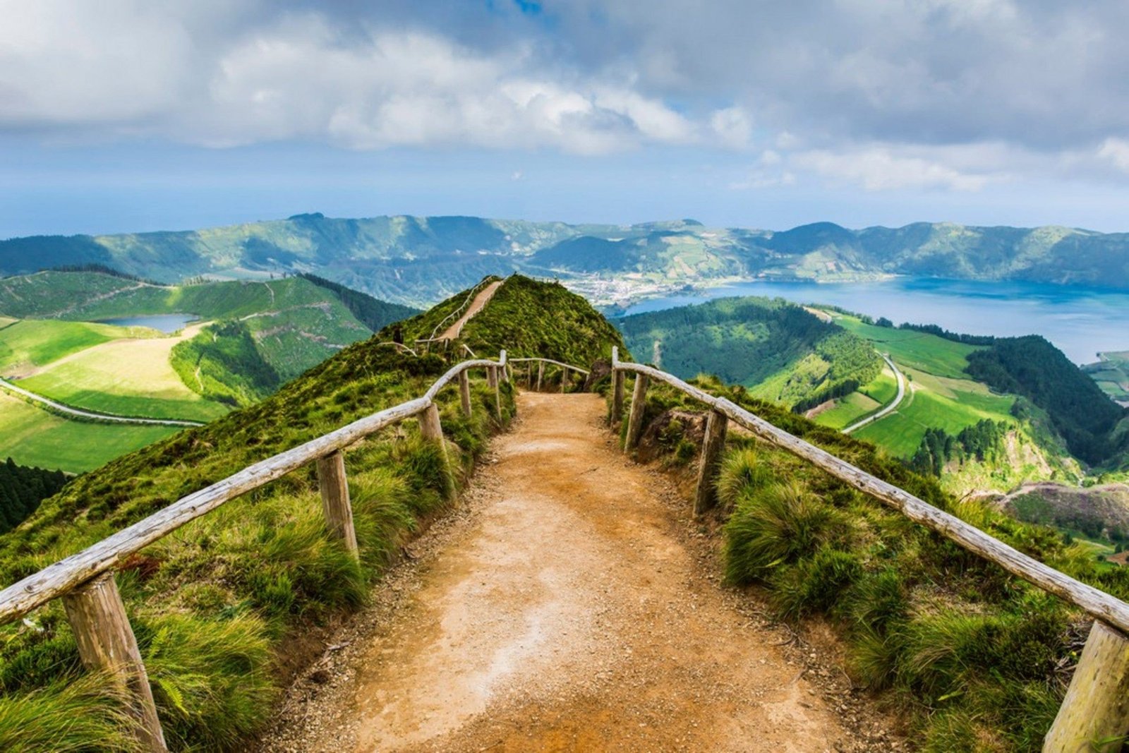 Fotobehang - Walking Path 375x250cm - Vliesbehang 1 Fotobehang - Walking Path 375x250cm - Vliesbehang