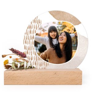 Forex kaart rond in houten houder met droogbloemen
